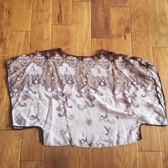 Quintessential Cape Style Brown Top with Design - Picture 8 of 8